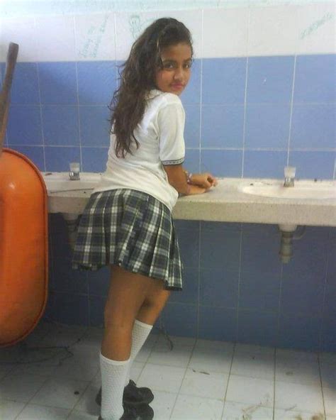 colegialas desnudas|Colegialas de 16 años mostrando sus braguitas .